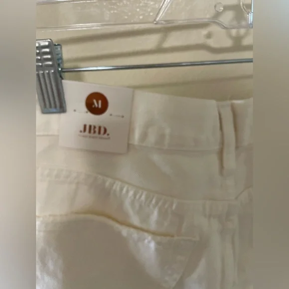 ✨NWT JBD White Denim Distressed Shorts Size M - Picture 13 of 13